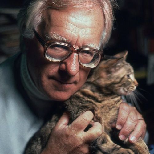 Fotografía de Ray Bradbury con su gato