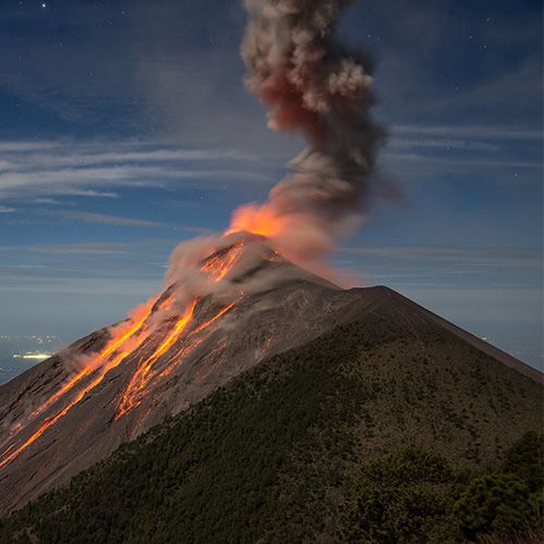 volcán en erupción