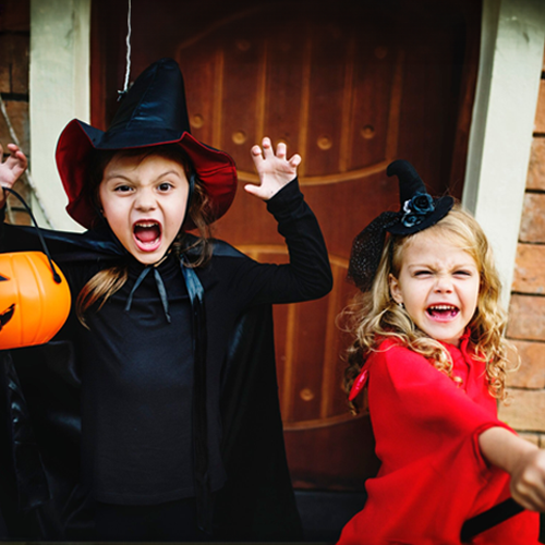 Niñas con disfraces de Halloween