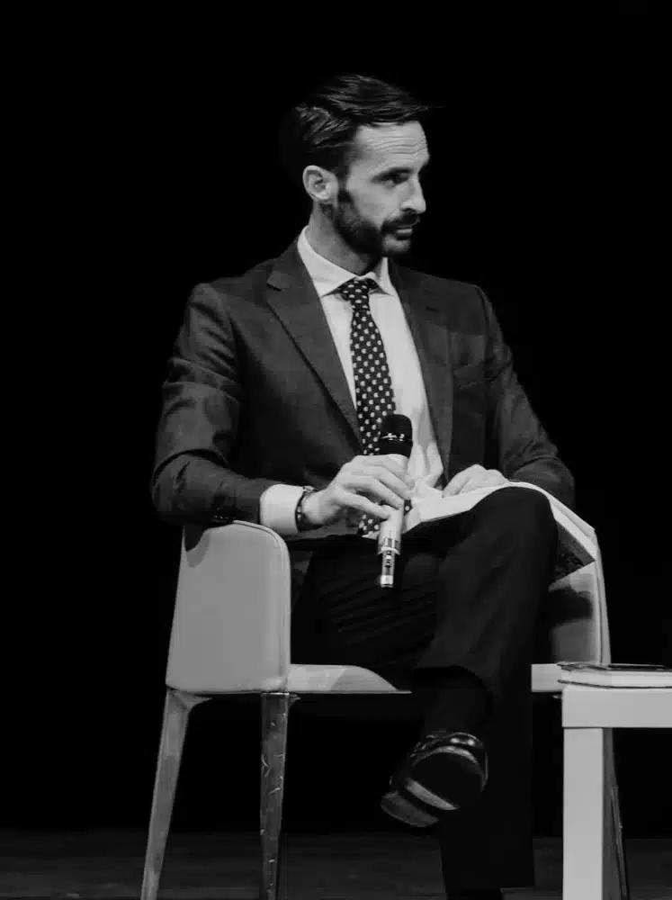 Adrián J. Sáez
